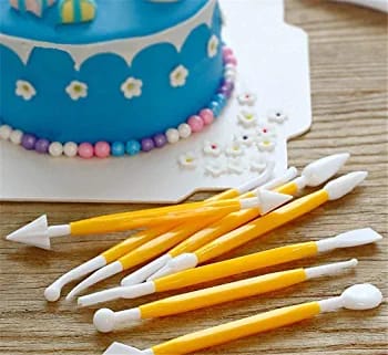 cake décor simple color